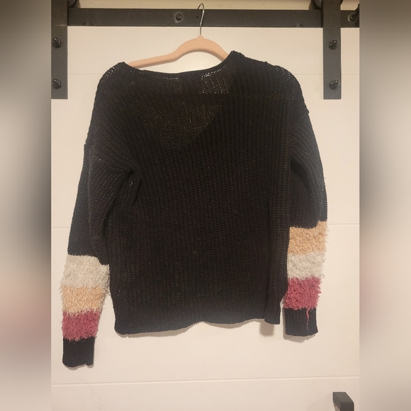 Used Urban Heritage Black V Neck Knit Sweater Size S Small witFuzzy pink sleeves - Picture 1 of 4